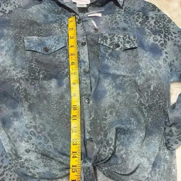 Shyanne blue/grey sheer pocket button down tie down women’s top size small NWT - Picture 10 of 14